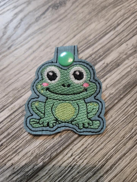 Cute Frog DIGITAL Embroidery File, In The Hoop Key fob, Snap tab, Keychain