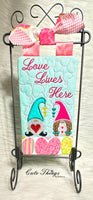 Love Lives Here Mini Quilt, Wall hanging DIGITAL Embroidery File, In The Hoop 6 sizes